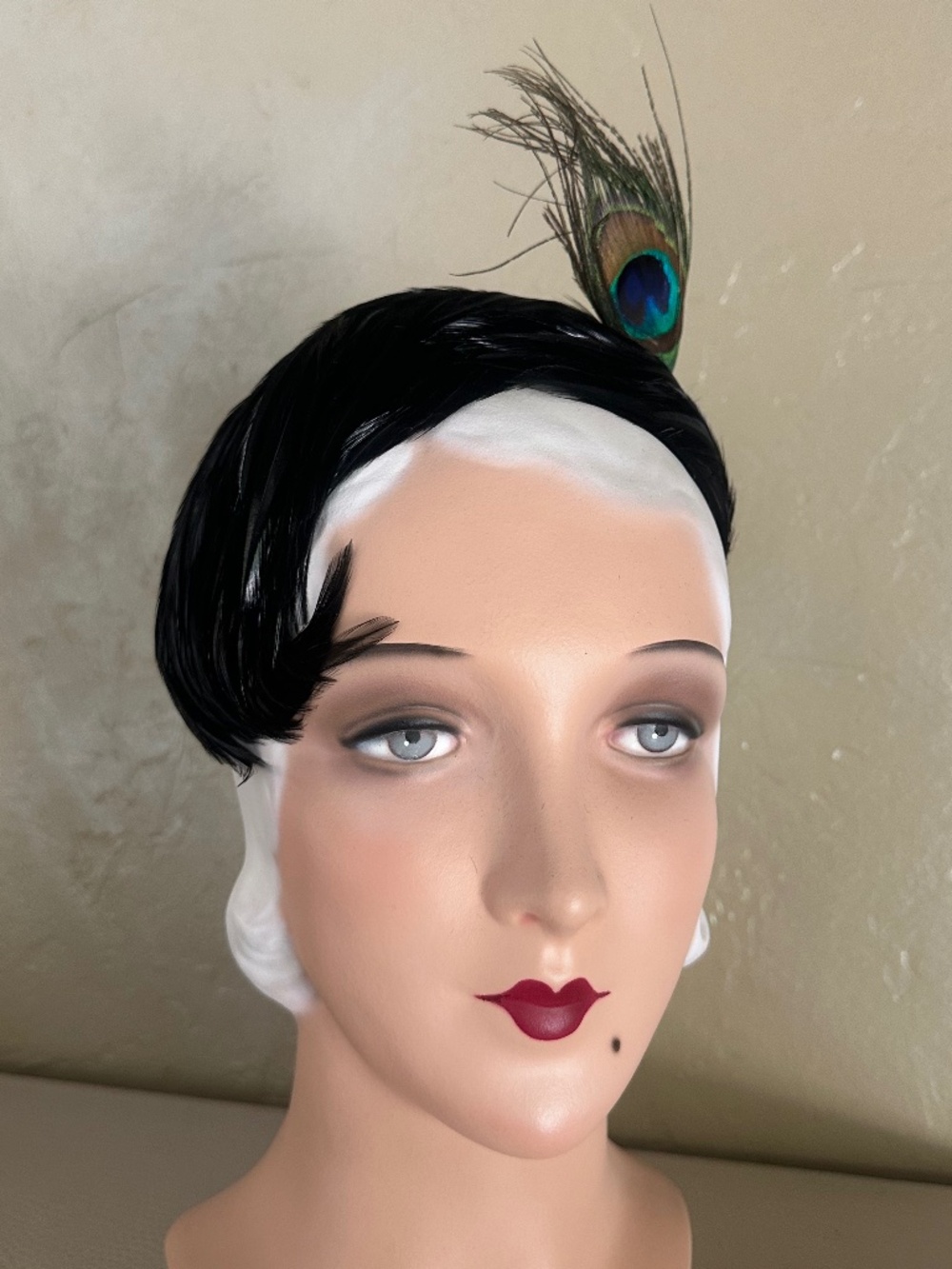 SUPERB 1950's BLACK FEATHER COCKTAIL HAT + PEACOCK FEATHER